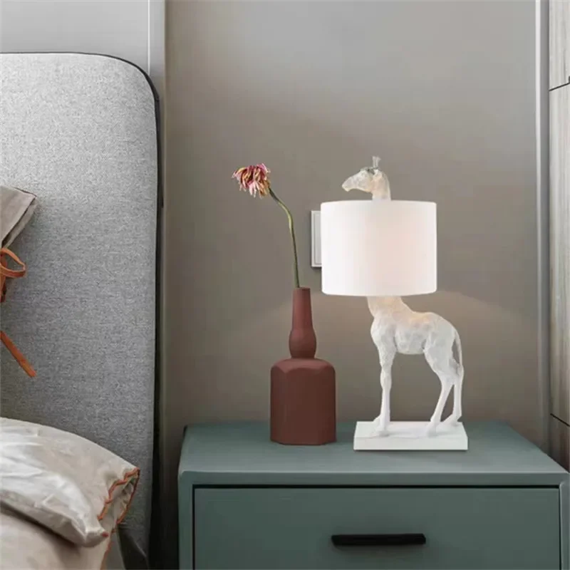 공장 제조 디자이너 동물 송진 기린 테이블 램프 골드  - Home Decor Lighting Manufacturer 리뷰 및 가격